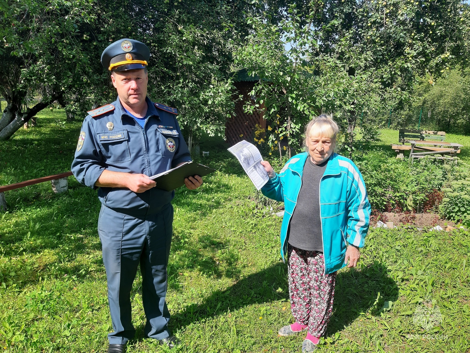 Сотрудники МЧС провели профилактический рейд с целью предупреждение пожаров  в Великолукском районе - Новости - Главное управление МЧС России по  Псковской области